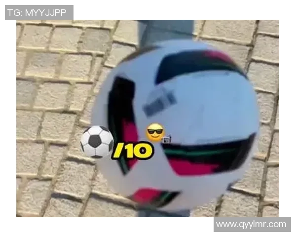 假扮足球明星街头挑战真实反应引发围观与热议