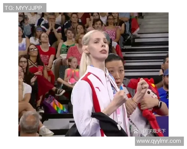 欧洲足球明星亲自颁发金牌助力年轻运动员梦想成真